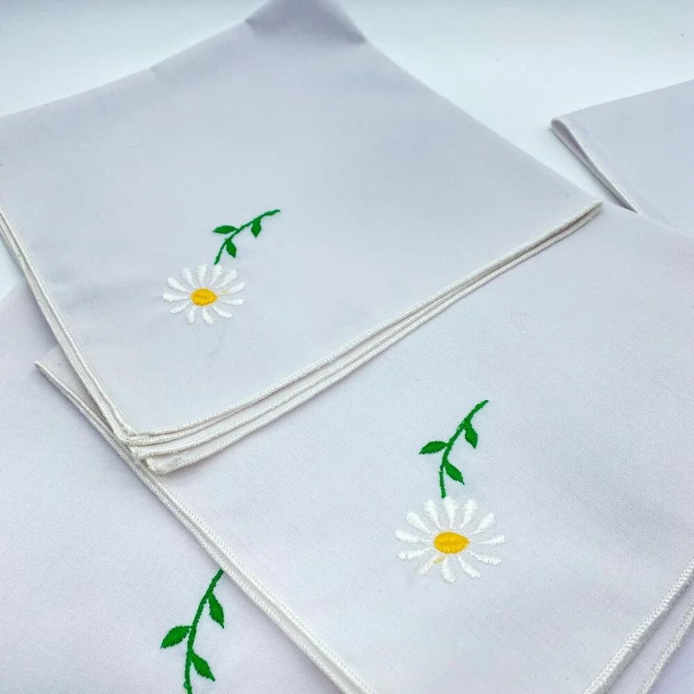 Set Of 7 White Cloth Napkins With Daisy Embroidery Square Linen Dining Decor